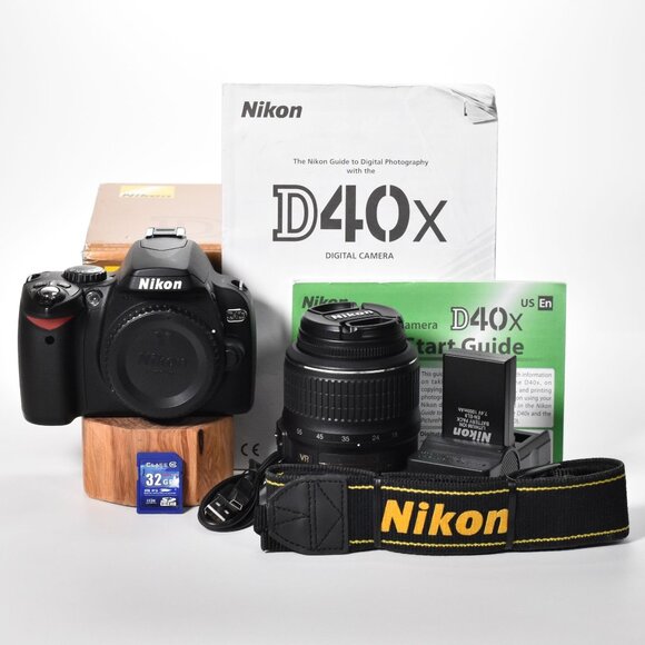 Nikon D40x DSLR Camera 10.2MP Nikon AFS 18-55mm Lens 15,438 Clicks 32GB SD Card - Picture 1 of 16
